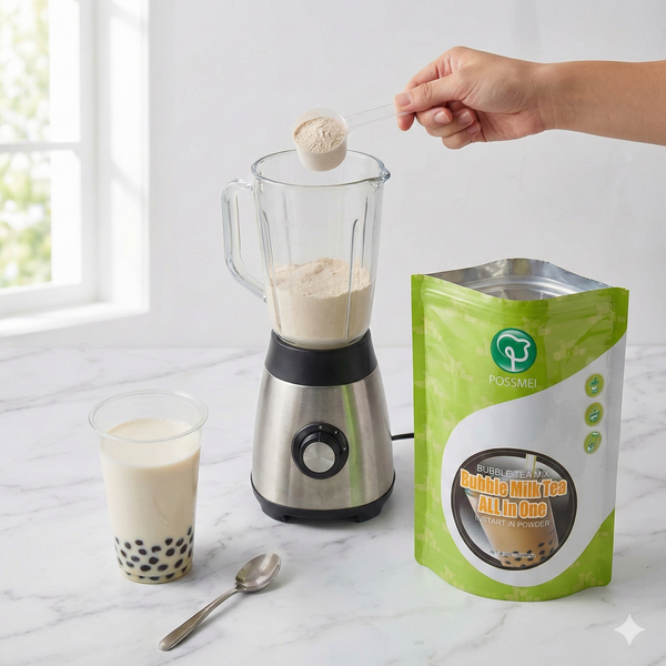 Zubereiten von Bubble Milk Tea mit Bubble Tea Pulver in einem Mixer und Verpackung von Possmei.